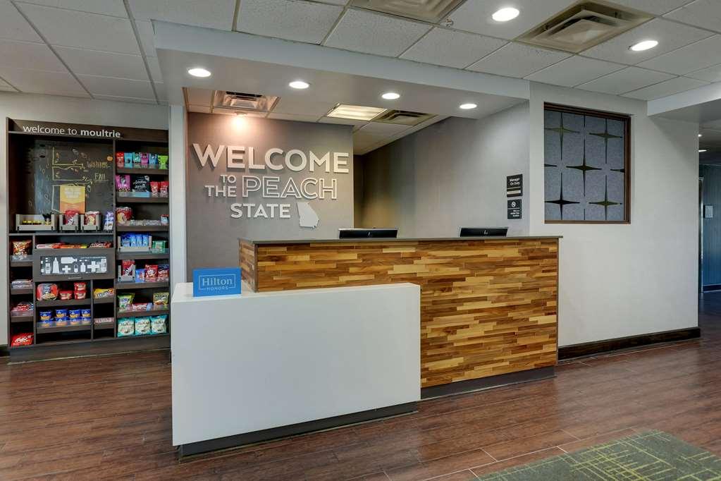 Hampton Inn Моултрі Інтер'єр фото