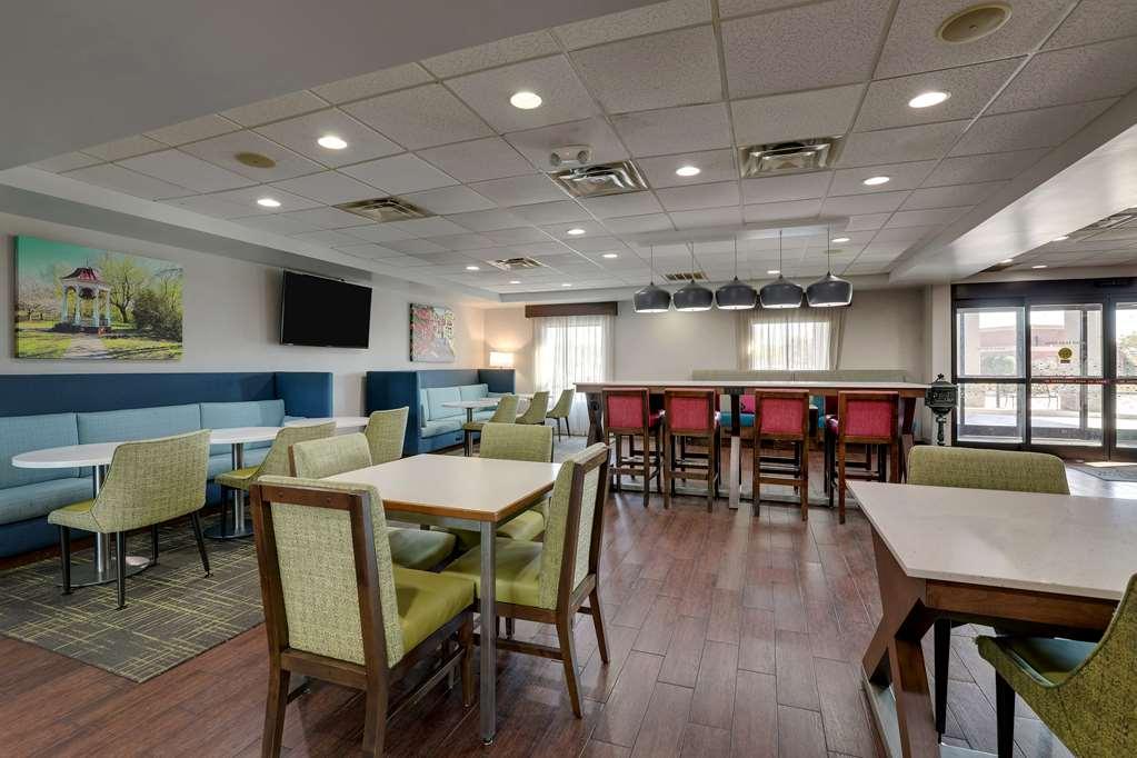 Hampton Inn Моултрі Ресторан фото